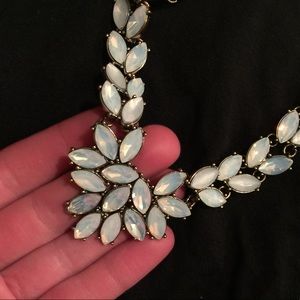 NWOT Guess Statement Necklace